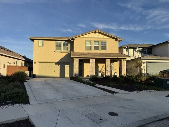 Foto del edificio - Beautiful 5-Bedroom Home with Solar