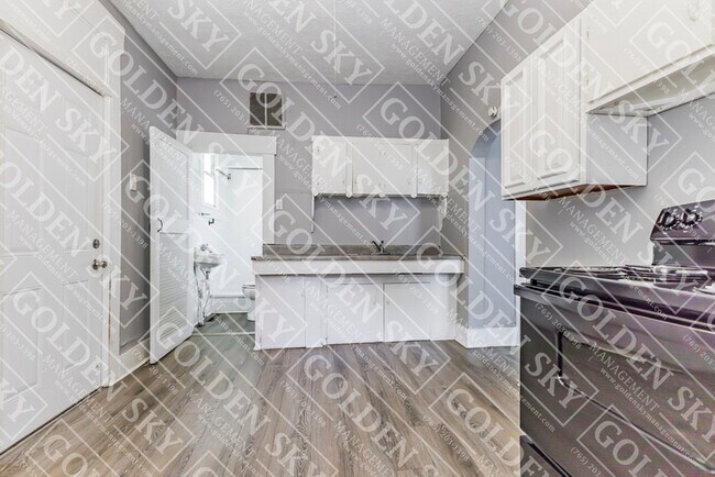 Foto del edificio - 619 W Adams St