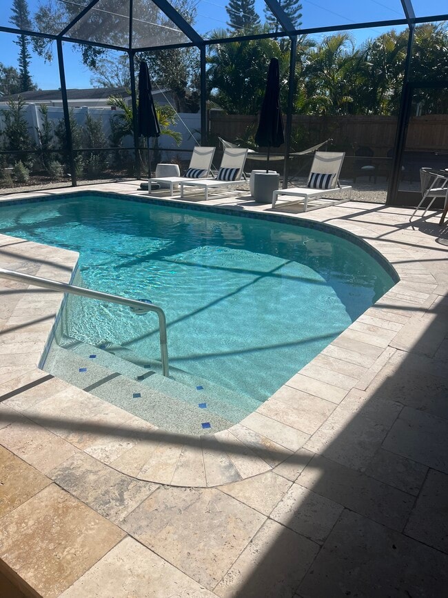 Foto del edificio - 3237 Key Ave