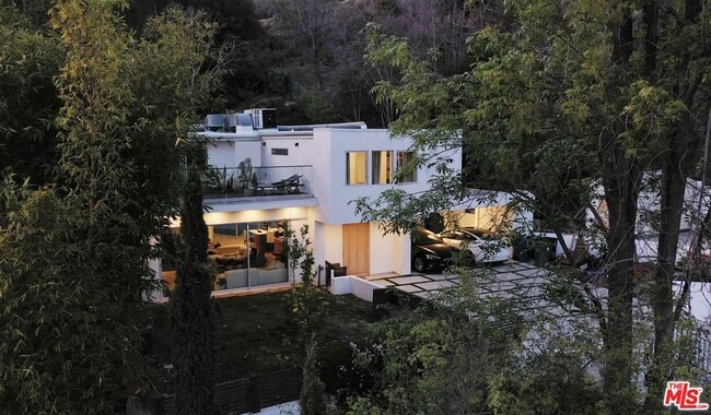 Building Photo - 2690 Zorada Dr