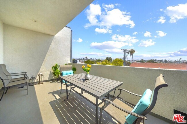 Foto del edificio - 497 N St Andrews Pl