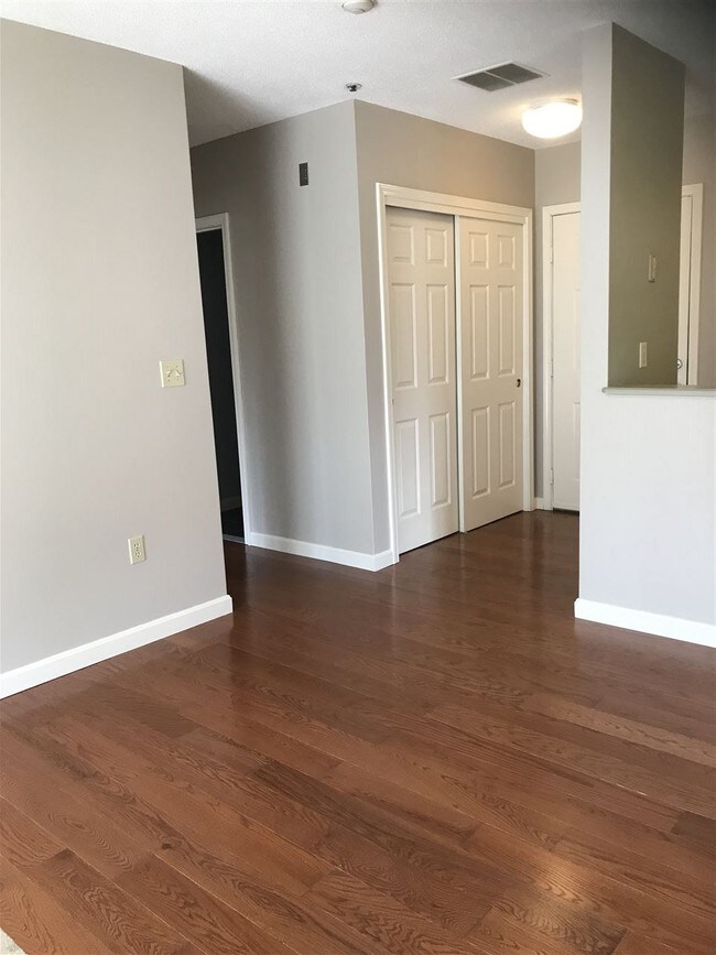 Foto del edificio - 16 Ledgewood Hills Dr