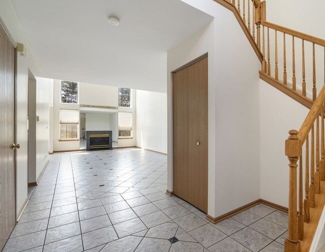 Building Photo - 615 Arrowwood Ct