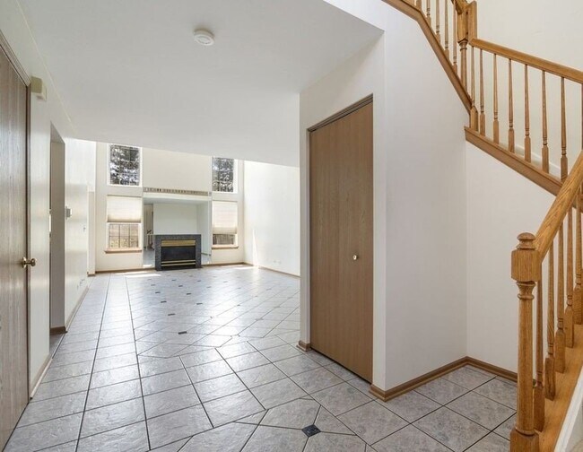 Foto del edificio - 615 Arrowwood Ct