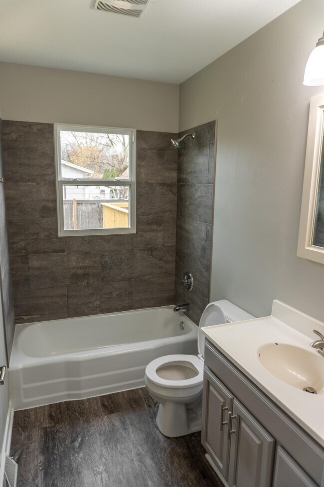 Foto del edificio - 2355 Hawthorne Ct