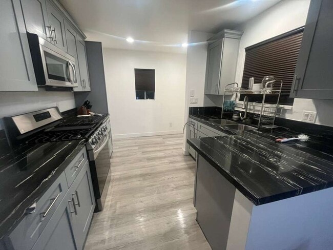 Photo - 1620 S Holt Ave (Los Angeles, CA) House