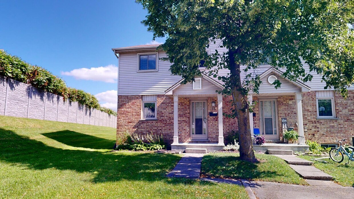 Primary Photo - MODERN THREE BEDROOM TOWNHOME SOUTHEAST LO...