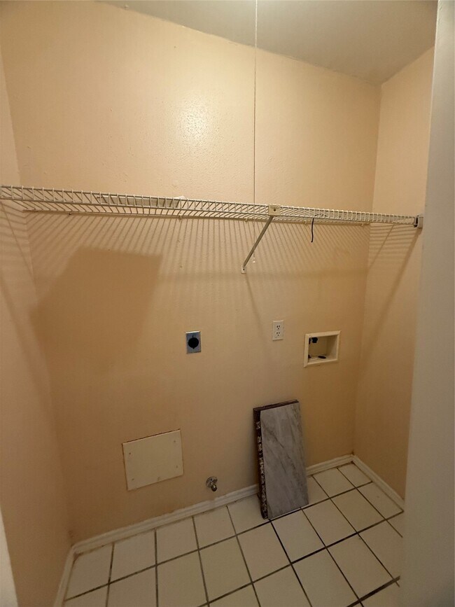 Foto del edificio - 4027 Summit Valley Dr