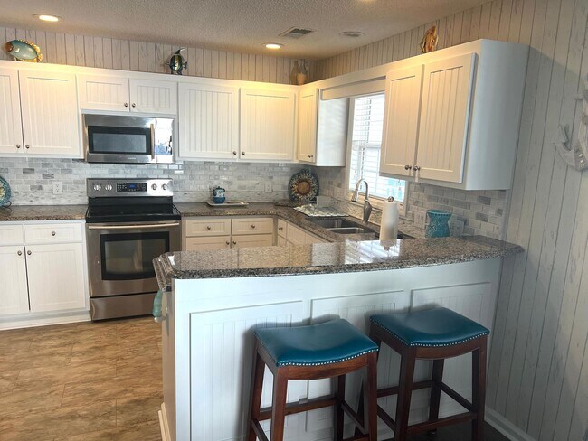 Foto del edificio - Pet Friendly, Furnished 4 Bedroom, 3 Bath ...