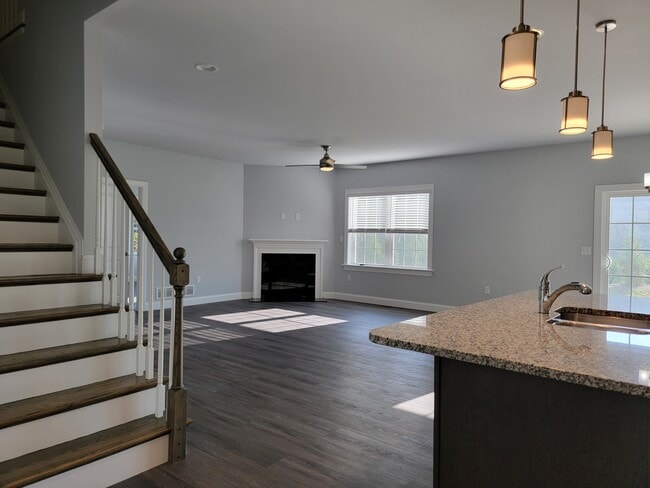 Building Photo - 213 Buckton Dr