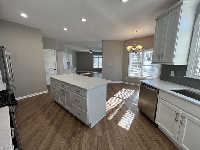 Building Photo - 5 br, 3.5 bath House - 5204 Birnamwood Trl...