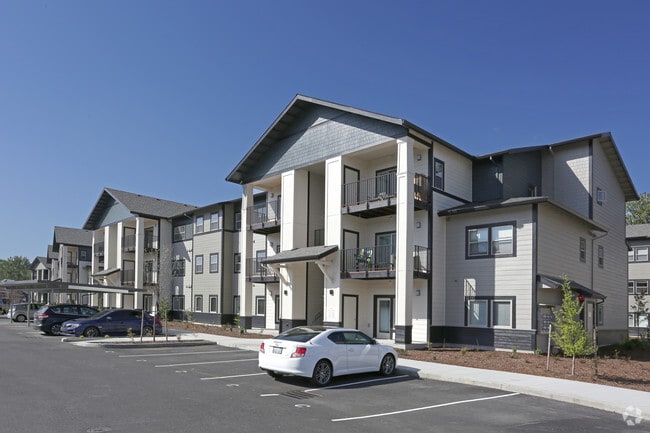 Building Photo - Edgewater at the Cove