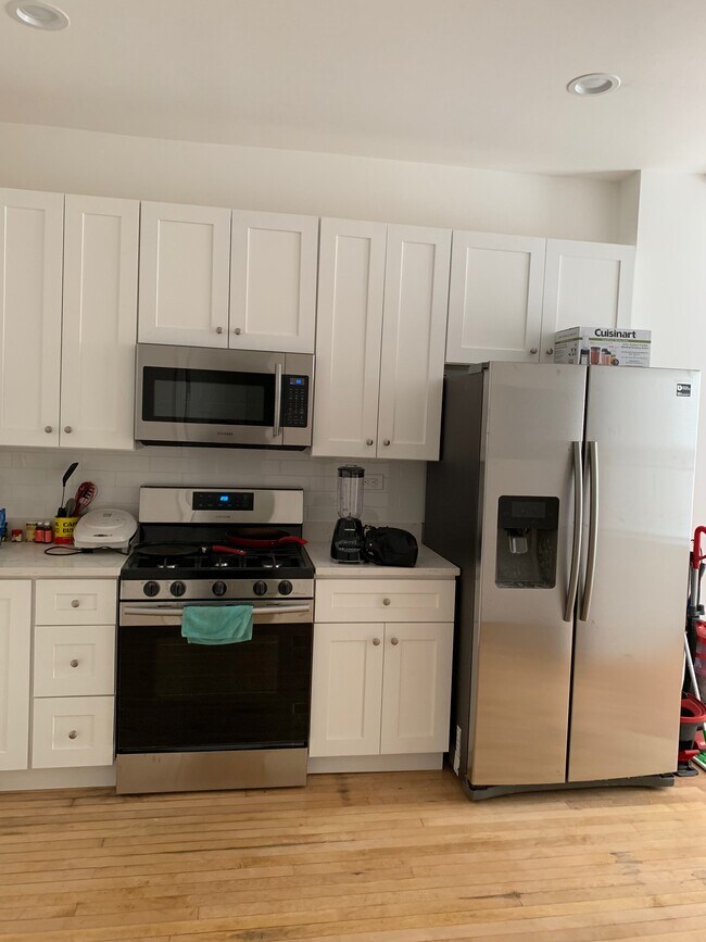 Foto del edificio - 2432 N Springfield Ave