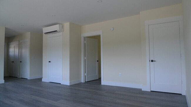 Foto del edificio - 684 Pleasant St