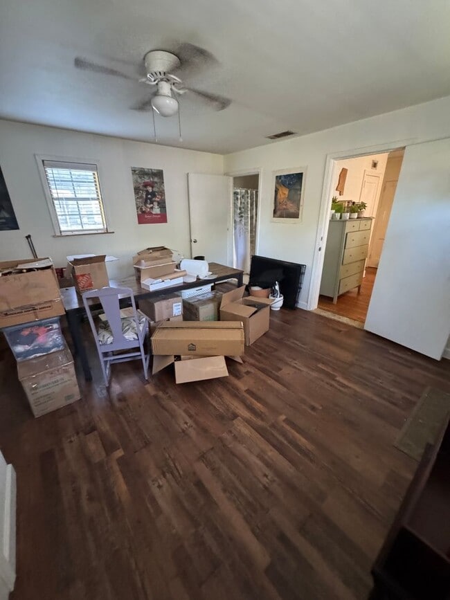 Building Photo - Historic 3 bedroom Home in downtown Clarks...