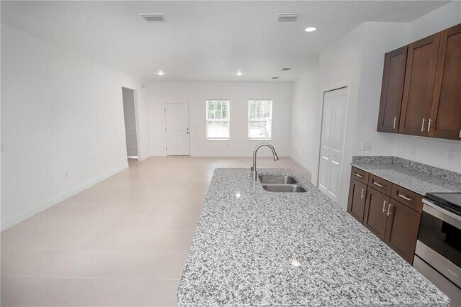 Building Photo - 2580 SW 175 Loop
