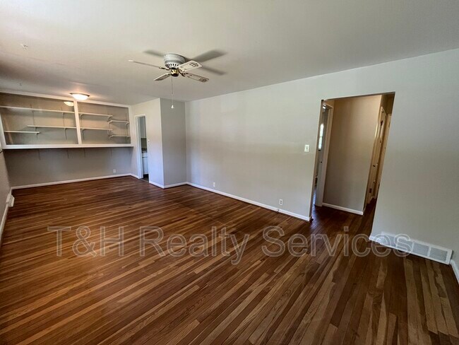 Building Photo - 4416 N Lesley Ave