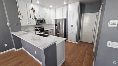 Building Photo - 10991 Oak Grv Cir