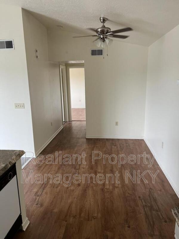 Building Photo - 911 Amhurst Dr