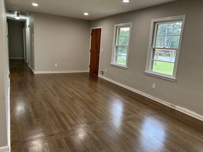 Building Photo - JUST LIKE NEW!  Landlord just finishing up...