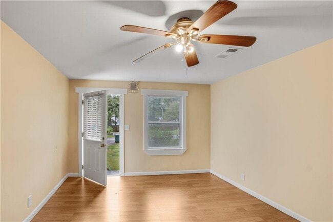 Building Photo - 695 Trout St