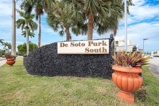 Foto del edificio - 801 Three Islands Boulevard