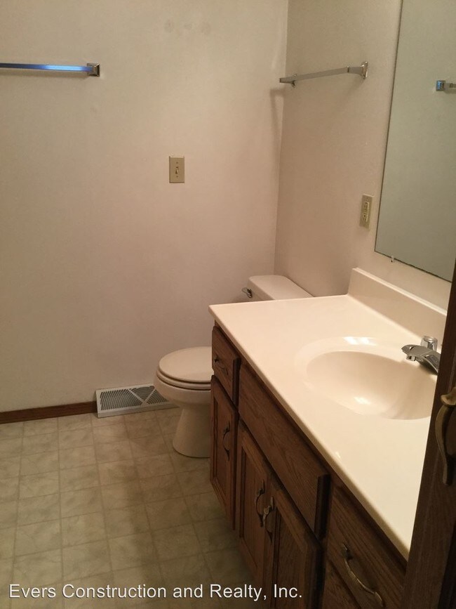 436 Taylor St, Kimberly, WI 54136 Condo for Rent in Kimberly, WI