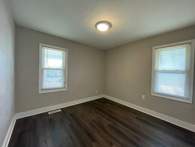 Foto del edificio - 1734 E Lincoln Ave