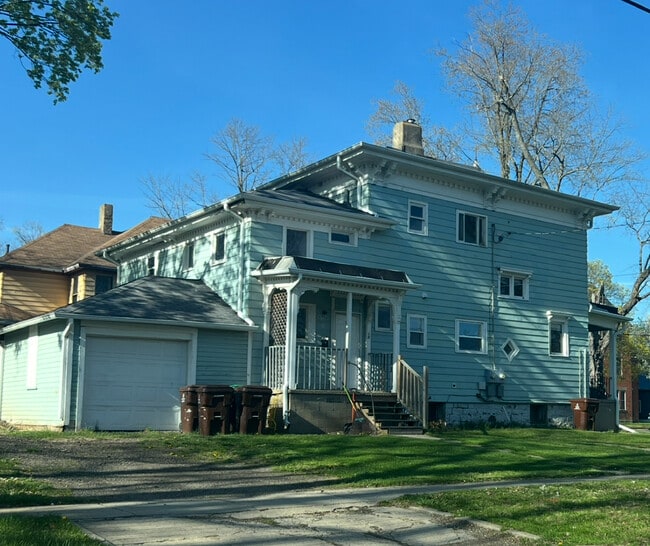 Building Photo - 610 S Superior St