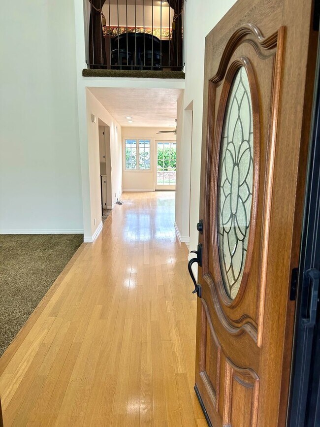 Foto del edificio - Beautiful 4 Bedroom/3 Bath Home with Bonus Room in Cypress, CA.   SOLAR Installed!