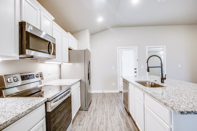 Foto del edificio - Like New Construction in Cooper District!