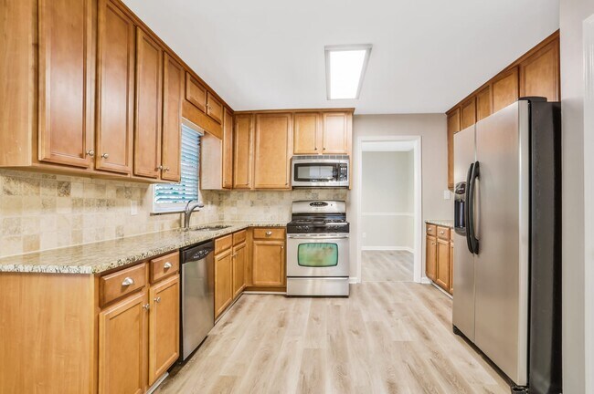 Building Photo - 2073 Kinridge Rd