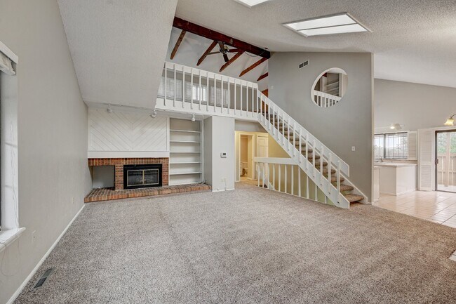 Foto del edificio - $2,495 2 Bed, 2 Bath Townhome in Aurora wi...