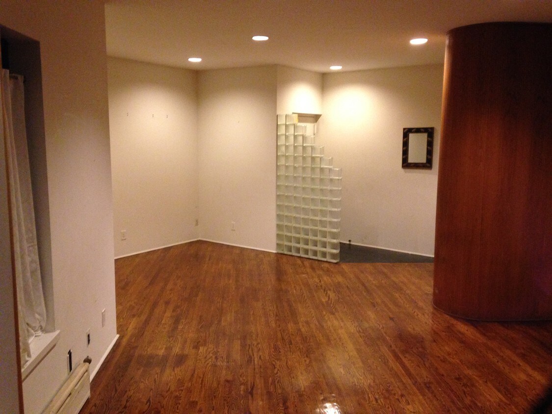 Foto principal - 575 Riverside Dr