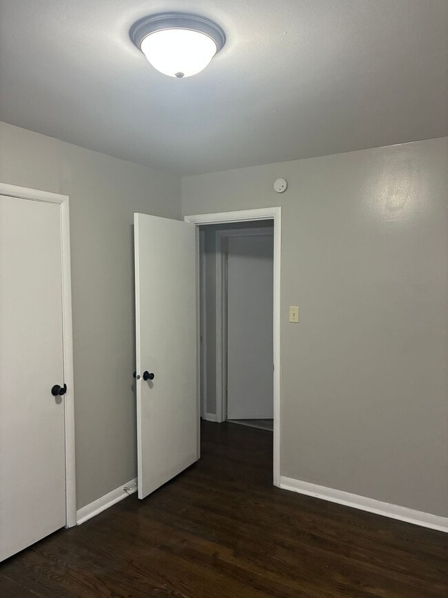 Building Photo - Gorgeous 3bed 2bath Single family house