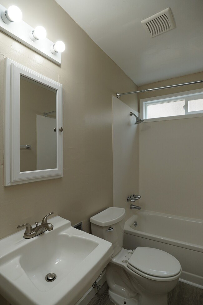 Foto del edificio - 9049 9th Ave SW