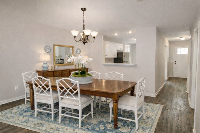 Foto del edificio - 562 Deerchase Ct