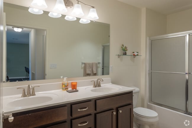 Apt 3515 - Hampden Greene