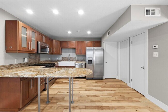 Foto del edificio - 1101 Shoal Creek Blvd