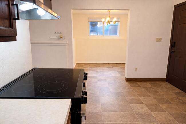 Foto del edificio - 139 Juniper Pl