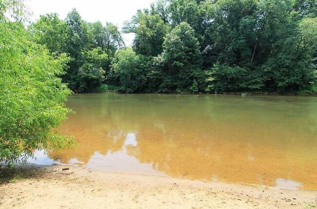 Building Photo - 300 Riverbend Dr