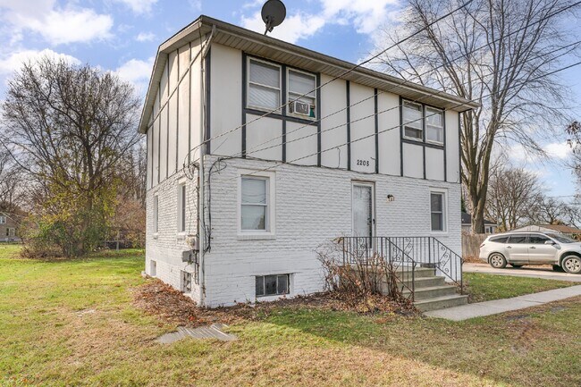 Foto del edificio - 2208 Bay City Rd