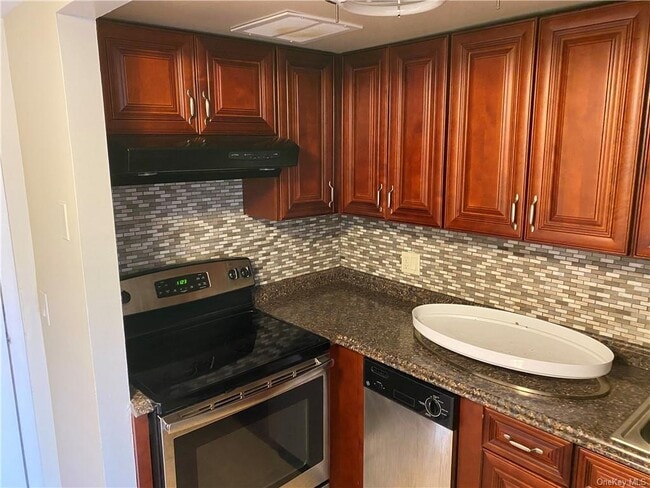 Building Photo - 305 Chateau Rive