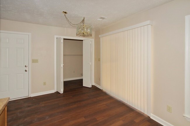 Building Photo - 403 Cindy Dr SE