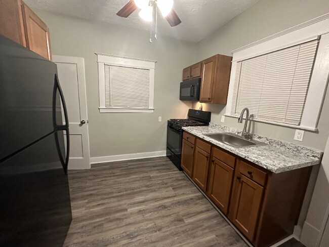 Foto del edificio - 813 Reading Rd