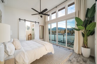 Building Photo - 823 Orondo Ave