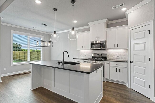 Building Photo - 1901 Ferguson St