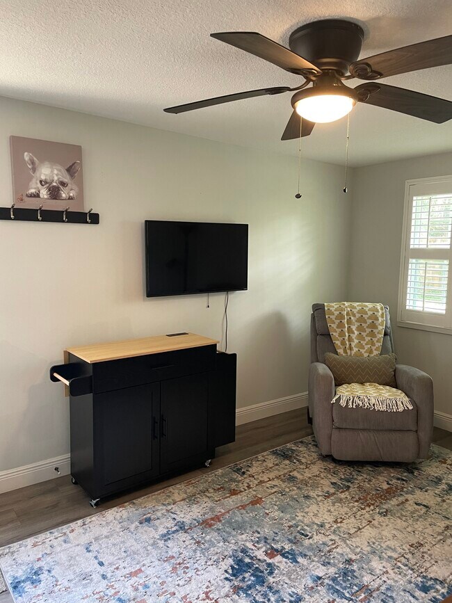 TV incluida - 1430 Lake Weldona Dr