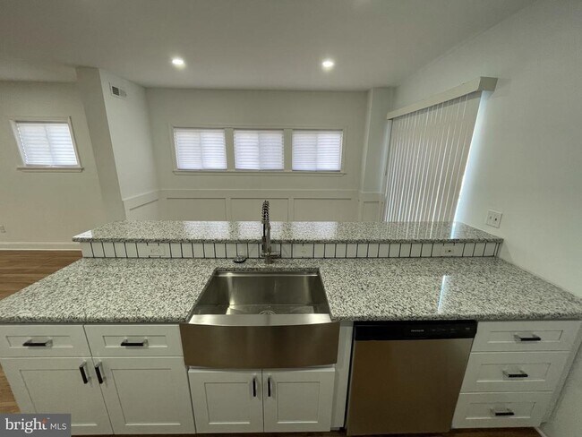 Building Photo - 5649 N Fairhill St
