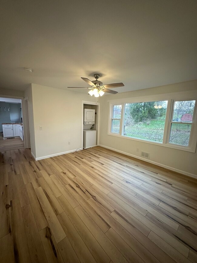 Building Photo - 305 Magnolia Dr